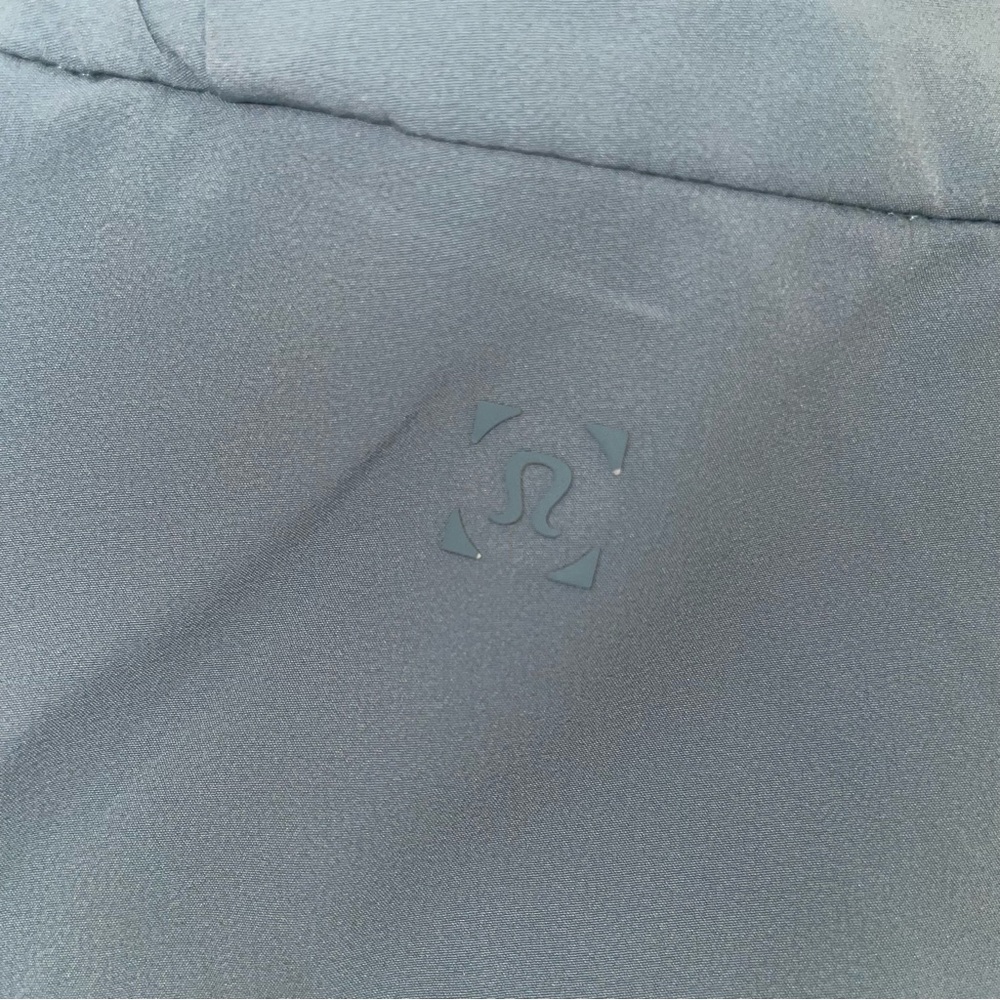 Lululemon shorts size 34 - Picture 9 of 11
